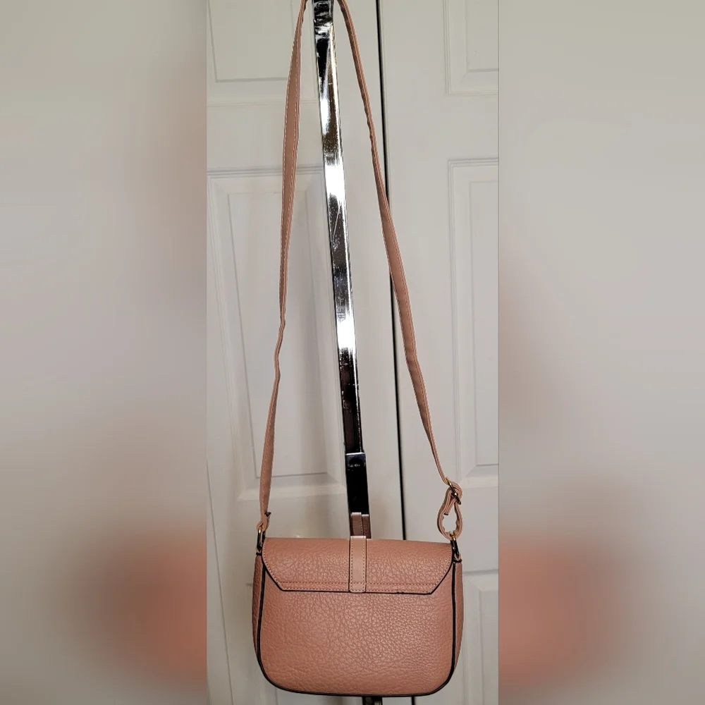 #557-Elegant Pink w/Gold Buckle Leather Crossbody Bag